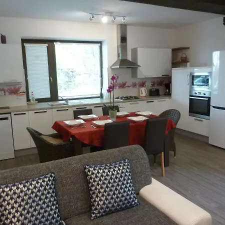 Velky V Rodinnom Dvojdome, Free Parking コシツェ