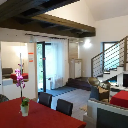 Velky V Rodinnom Dvojdome, Free Parking Apartmán